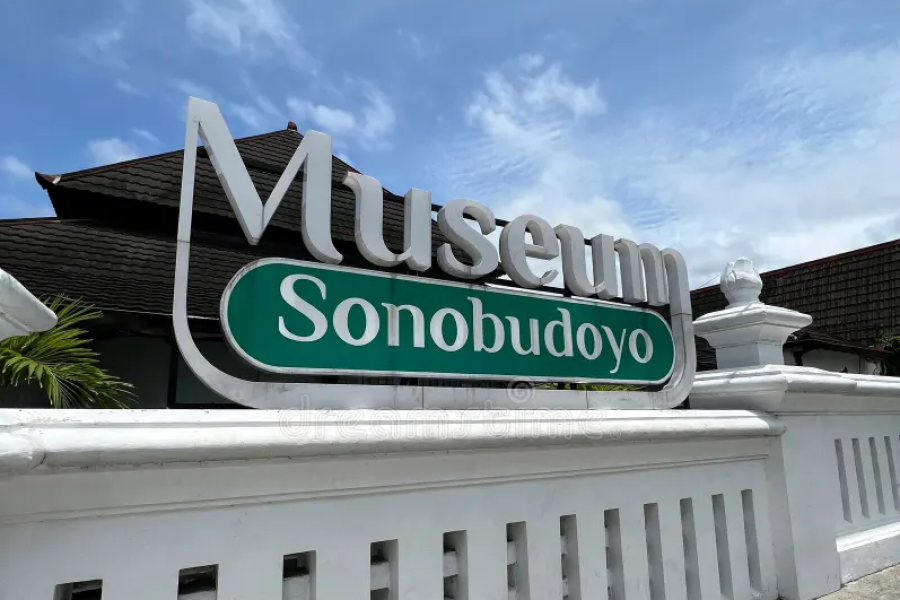 sonobudoyo museum best tour yogyakarta by limabelastour jogja